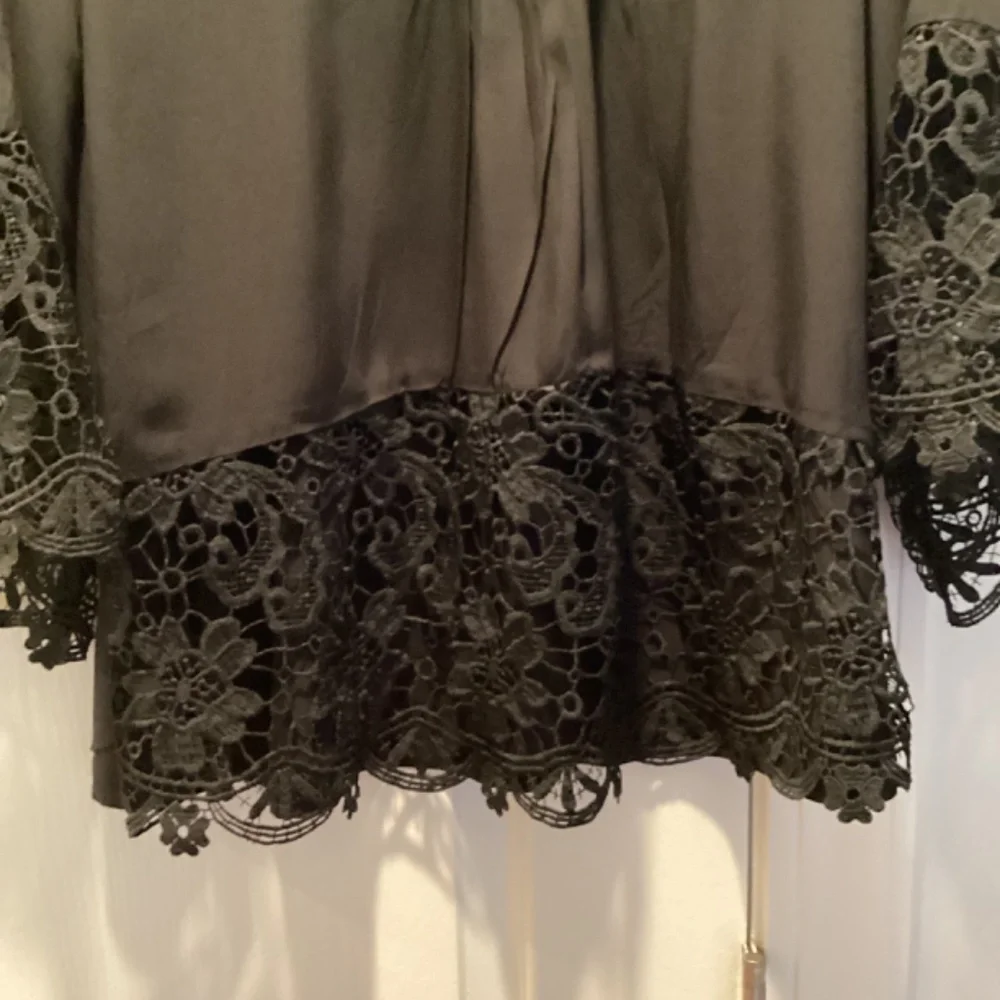 SoTeer V Neck Loose Top Flare Sleeve Lace Splice Blouse - Picture 6 of 8